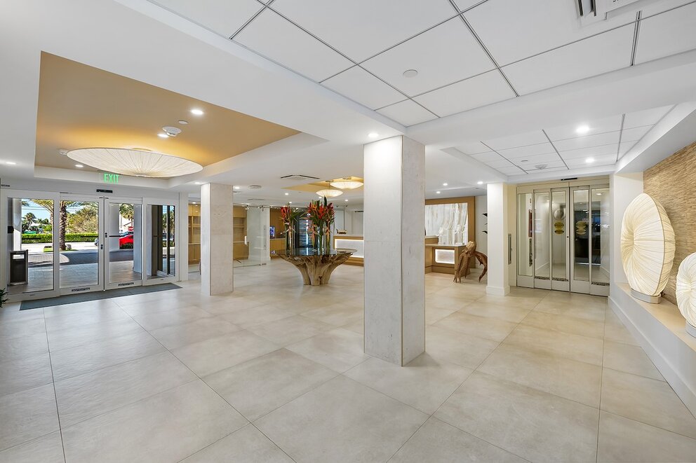 Beachcomber Resort Pompano Beach lobby